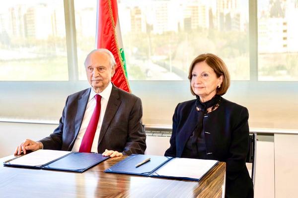توقيع بروتوكول تعاون بين اللقاء للحوار الديني الاجتماعي والمجلس النسائي اللبناني توقيع بروتوكول تعاون بين اللقاء للحوار الديني الاجتماعي والمجلس النسائي اللبناني