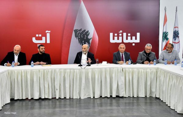 سمير جعجع يلتقي وفداً من بلديات الجنوب لبحث الأوضاع والتعويضات سمير جعجع يلتقي وفداً من بلديات الجنوب لبحث الأوضاع والتعويضات