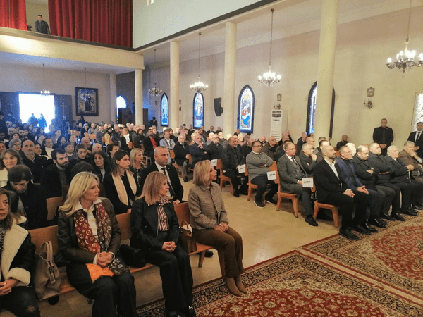 قداس في العيشية على نية رئيس الجمهورية في حضور اللبنانية الأولى وافراد الاسرة قداس في العيشية على نية رئيس الجمهورية في حضور اللبنانية الأولى وافراد الاسرة