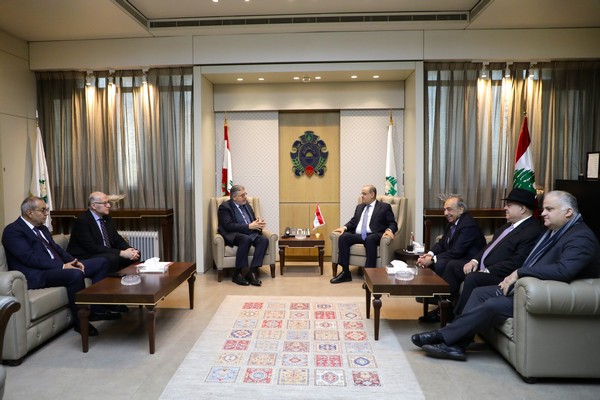 تعزيز العلاقات الاقتصادية بين لبنان والكويت: وفد مجلس الأعمال اللبناني يزور الأمن العام تعزيز العلاقات الاقتصادية بين لبنان والكويت: وفد مجلس الأعمال اللبناني يزور الأمن العام