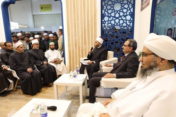 بحضور مفتي الجمهورية.. دار الإفتاء تناقش “الفتوى والاقتصاد” في جناحها بمعرض الكتاب بمشاركة الحبيب علي الجفري، ود. فياض عبد المنعم بحضور مفتي الجمهورية.. دار الإفتاء تناقش “الفتوى والاقتصاد” في جناحها بمعرض الكتاب بمشاركة الحبيب علي الجفري، ود. فياض عبد المنعم