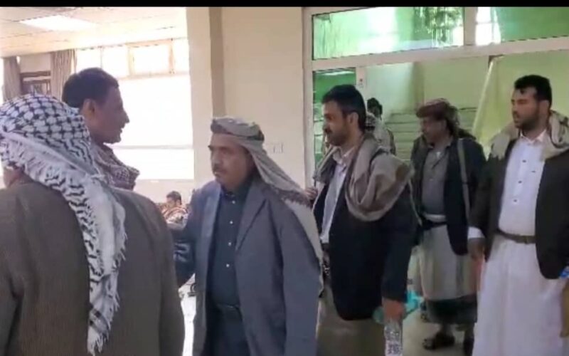 في عيد الفطر المبارك   محافظ شبوة اللواء عوض العولقي يزور عدد من القيادات الإدارية والمشايخ وأبناء المحافظة بالعاصمة صنعاء