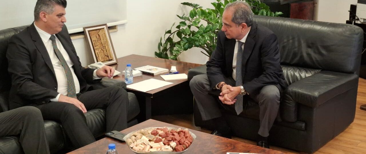 التقى وزير الطاقة والمياه جو الصدي محافظ بعلبك – الهرمل بشير خضر
