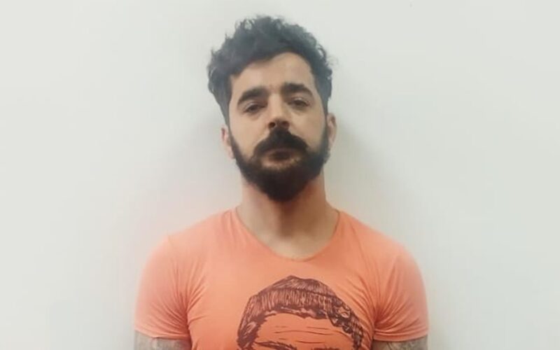 في الجنوب، ينشط بعمليات السلب بقوة السلاح منتحلًا صفة أمنية، هل من وقع ضحيّته؟