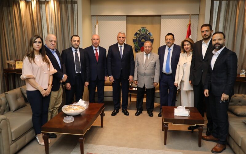 إستقبل المدير العام للأمن العام اللواء حسن شقير وفداً من نقابة الصحافة في لبنان إستقبل المدير العام للأمن العام اللواء حسن شقير وفداً من نقابة الصحافة في لبنان