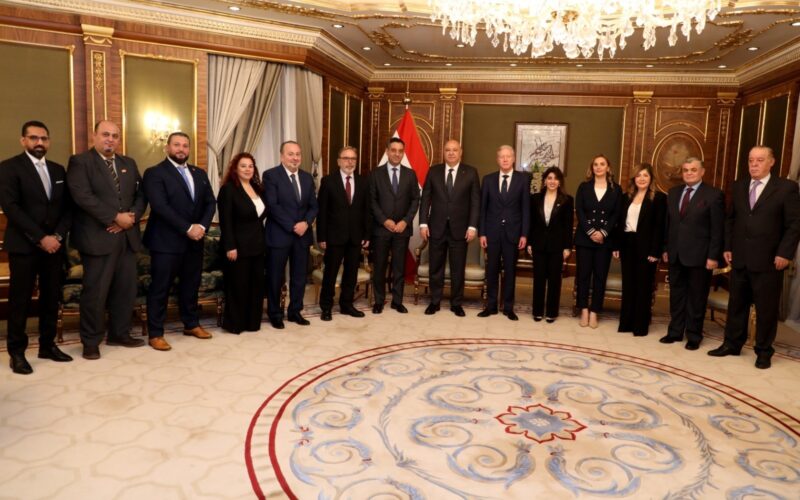 الرئيس عون استقبل اركان السفارة اللبنانية في الكويت واطلع منهم  على اوضاع الجالية اللبنانية فيها منوهاً بجهودهم لتفعيل العلاقات اللبنانية – الكويتية
