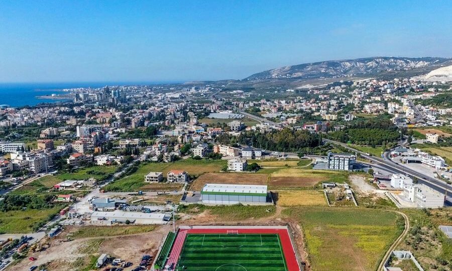 بين الثورة والحرب وكورونا: ملعب شكا يتحدى المستحيل