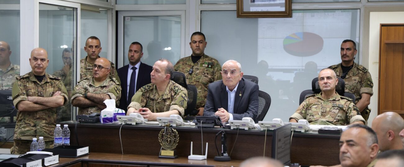 معالي وزير الدفاع من غرفة العمليات قيادة الجيش (معالي وزير الدفاع من غرفة عمليات قيادة الجيش)