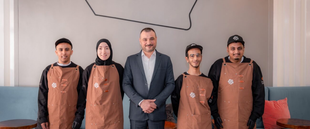 شركة الإمارات للسيارات توظف مواطنين إماراتيين من أصحاب الهمم عبر مبادرة “بي كافيه