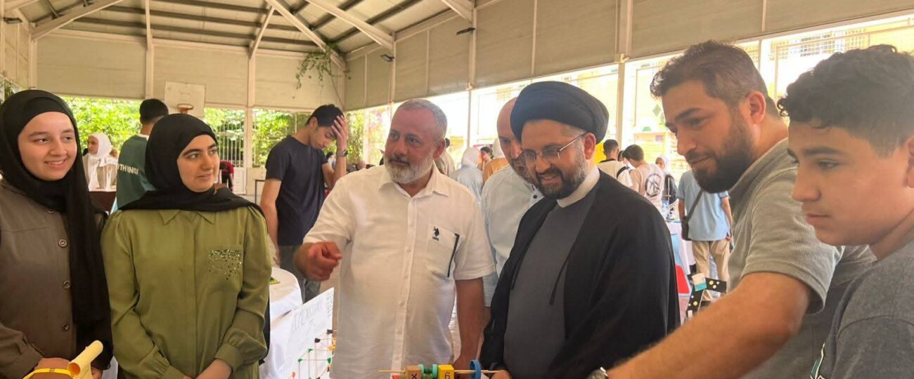 السيد جعفر فضل الله مفتتحا المعرض السنوي في ثانوية الصادق(ع) في جويا: ثقتنا كبيرة بهذا الجيل الذي سينهض بهذا الوطن على مختلف المستويات