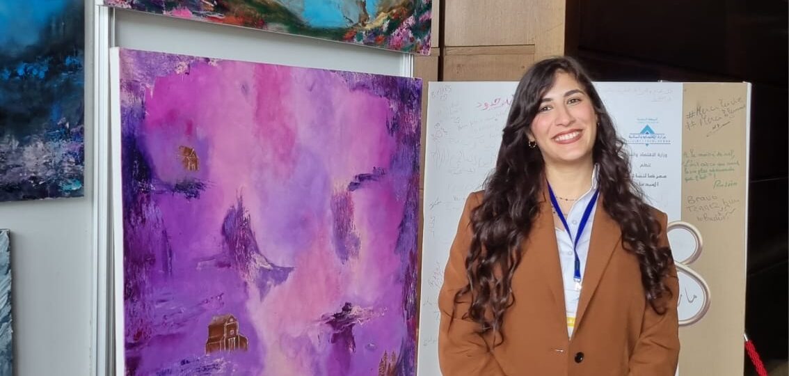 الفنانة أسماء رحو ريشة تنسج الحلم وتزرع الجمال في قلب اللوحة