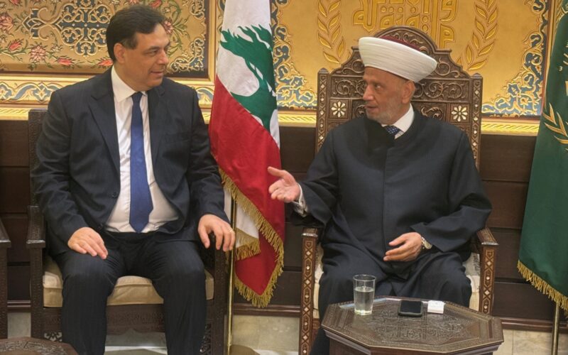 استقبل مفتي الجمهورية اللبنانية الشيخ عبد اللطيف دريان في دار الفتوى الرئيس حسان دياب استقبل مفتي الجمهورية اللبنانية الشيخ عبد اللطيف دريان في دار الفتوى الرئيس حسان دياب