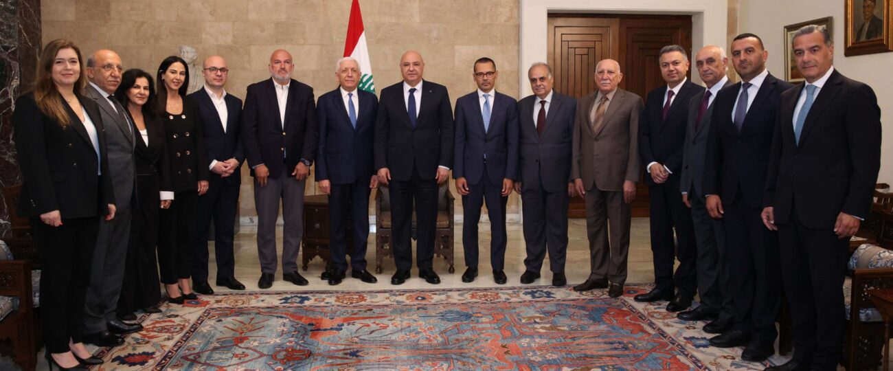 رئيس الجمهورية مستقبلاً  نائب المدير الاقليمي للبنك الدولي