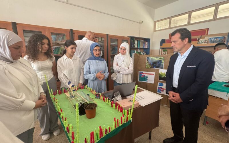 شحادة يزور ثانوية المستقبل الرسمية: التكنولوجيا مدخل لفرص العمل المستقبلية