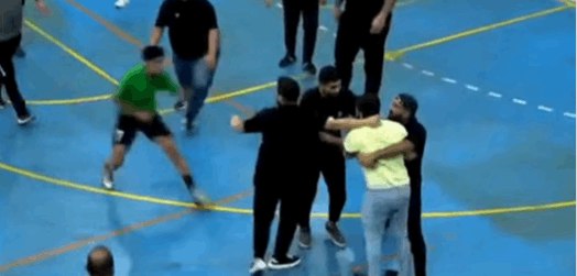 عراك واعتداء على حكم خلال مباراة رياضية في لبنان